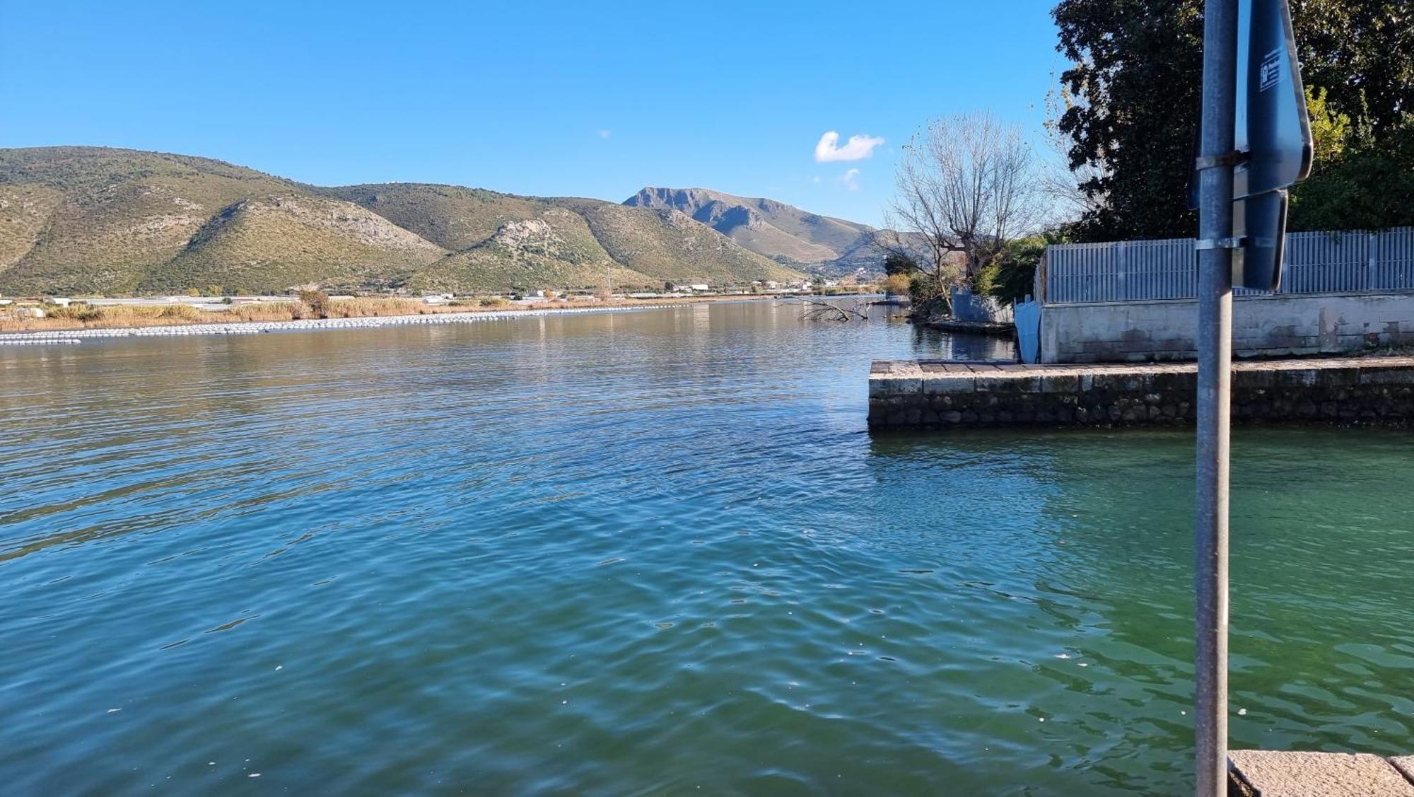 Villa Cecilia Sul Lago Fronte Mare Сперлонга Екстериор снимка